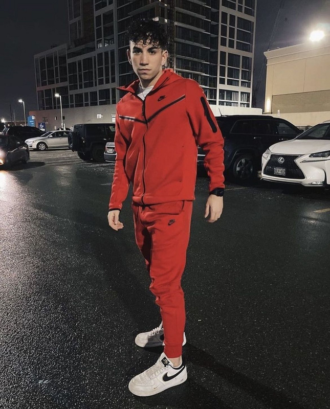 47_Nike Tracksuit