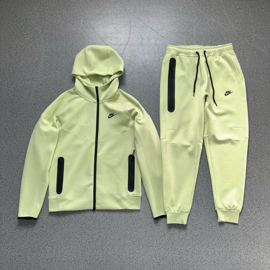 36_Nike Tracksuit