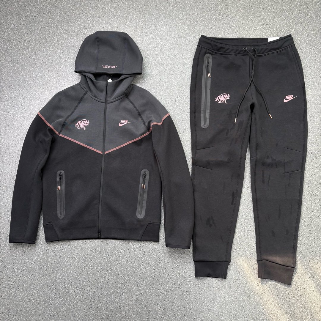 39_Nike Tracksuit