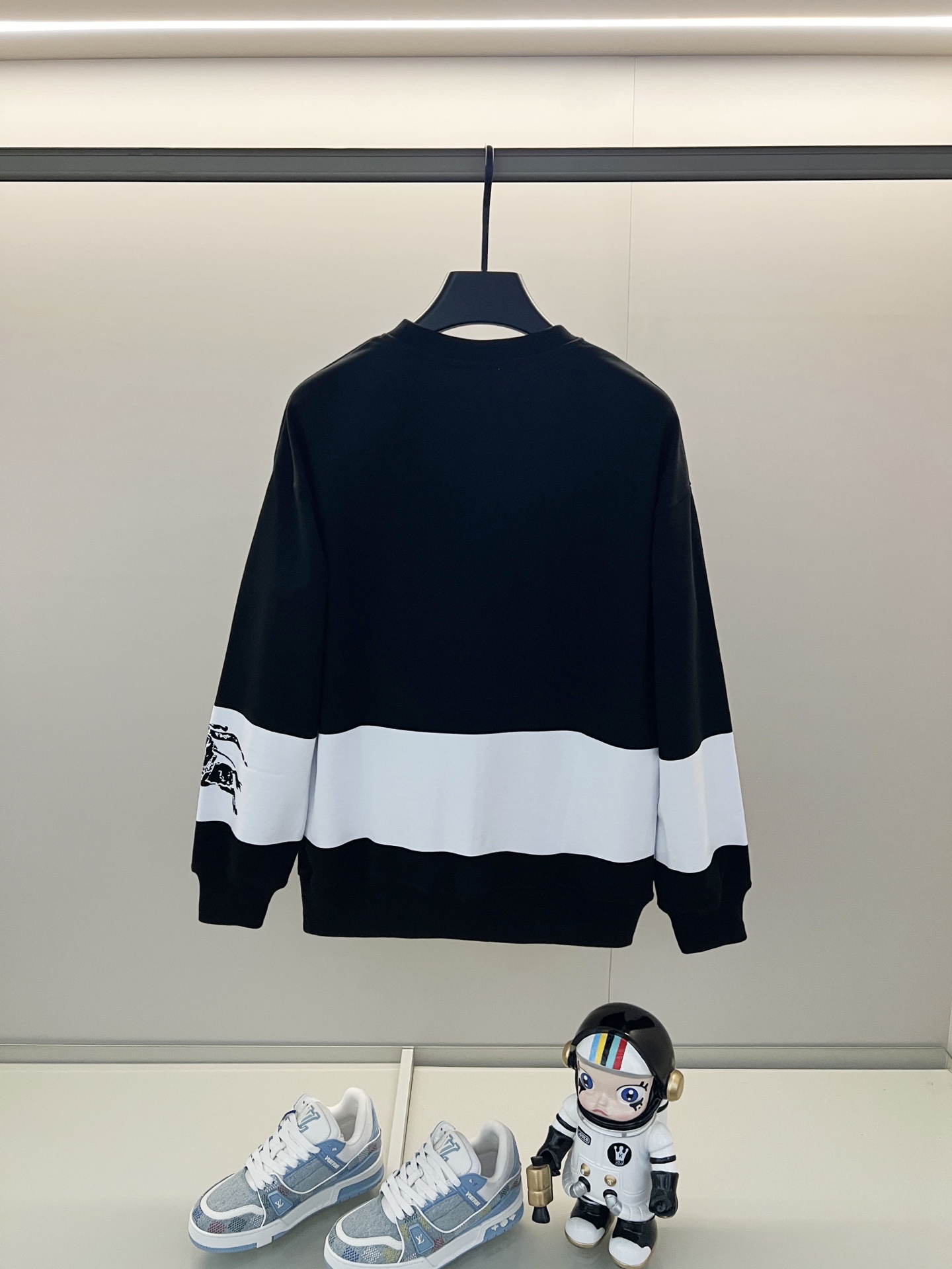 75_Burberry Crewneck