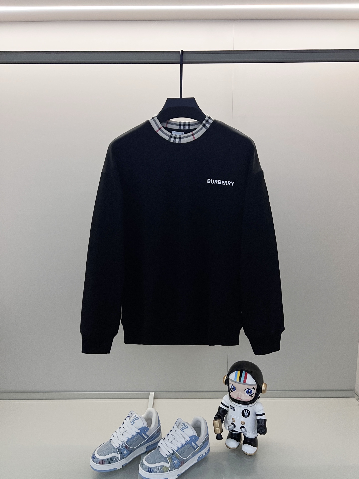 77_Burberry Crewneck