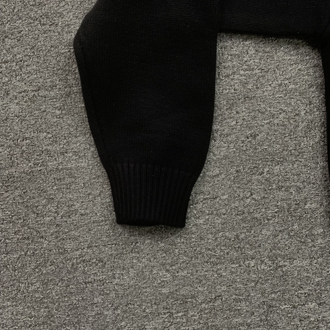 77_ 180 Chrome Hearts  Sweater