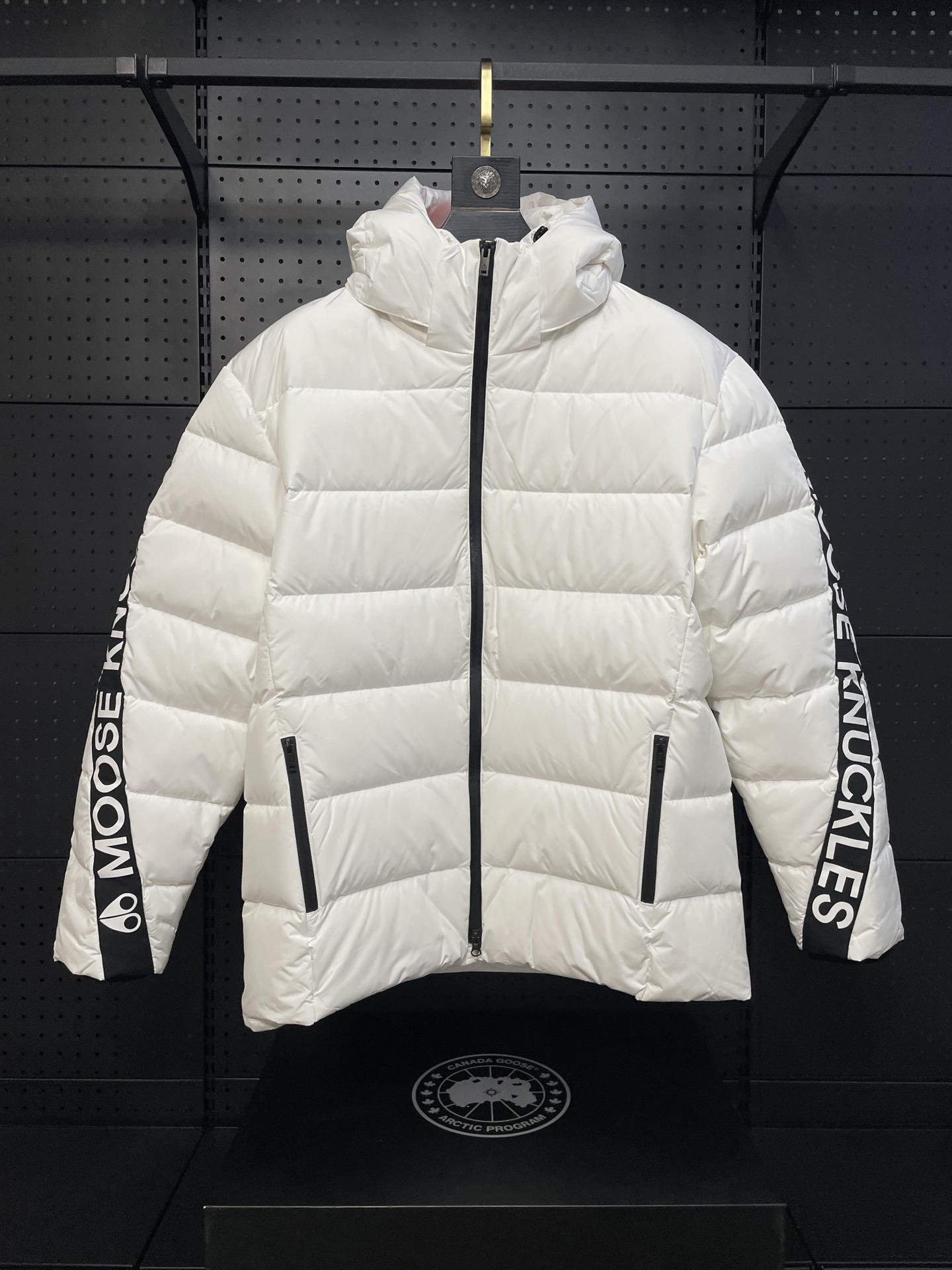 41_MOOSE KNUCKLES Down Jacket