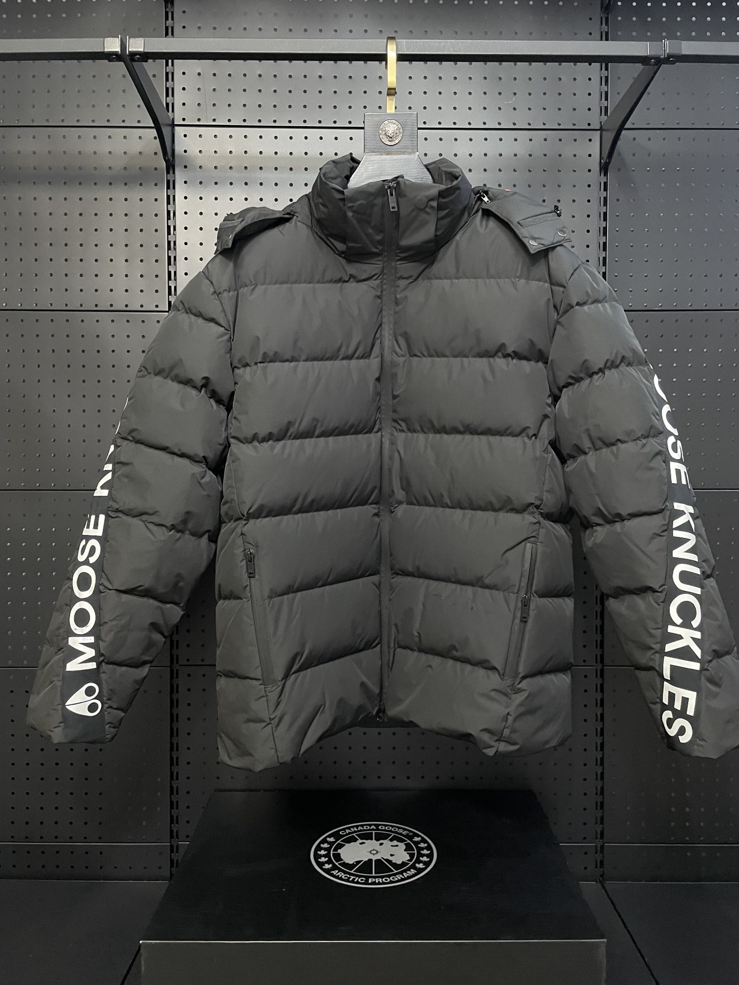 42_MOOSE KNUCKLES Down Jacket