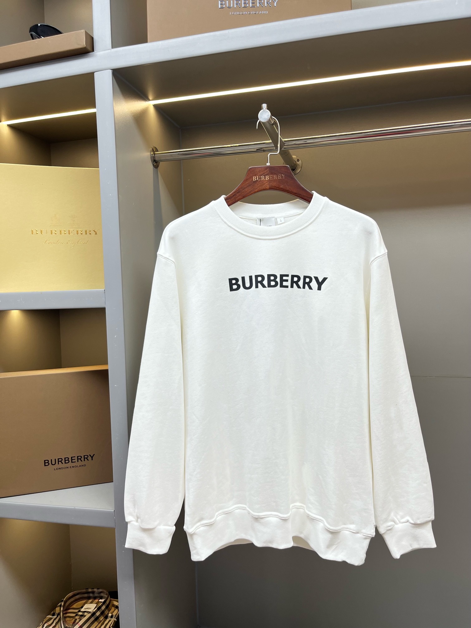 102_Burberry Crewneck