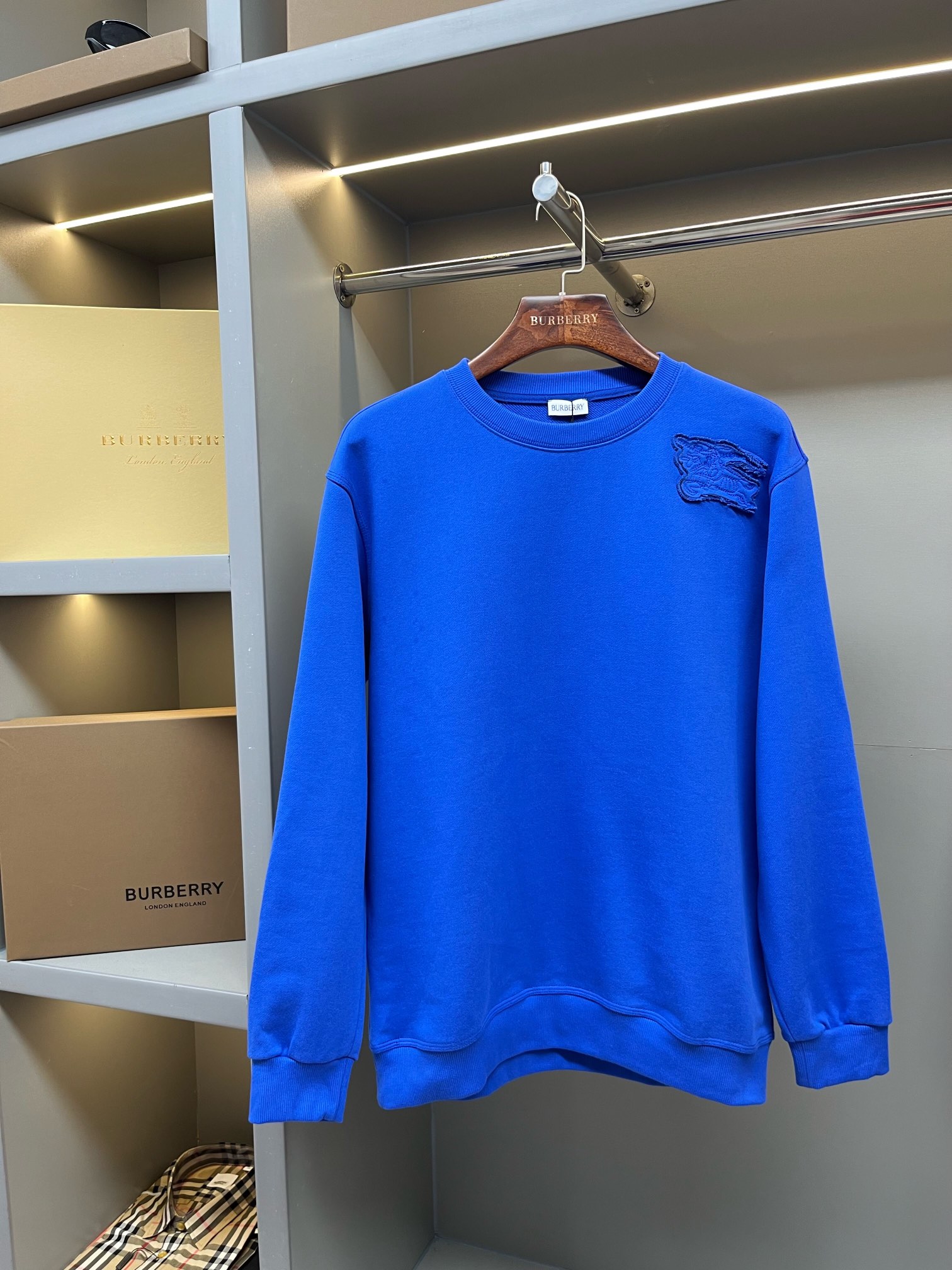 112_Burberry Crewneck