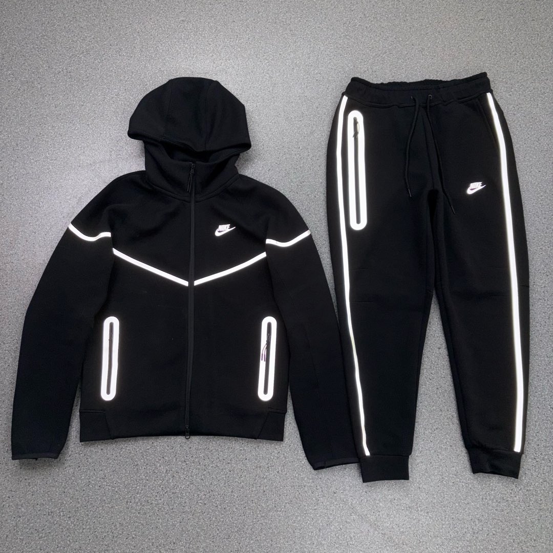 39_Nike Tracksuit