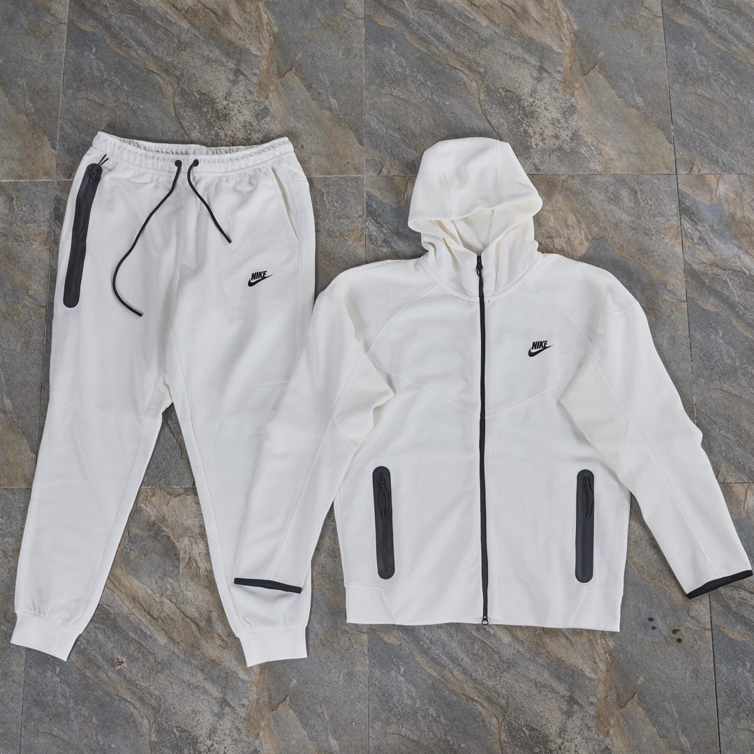 34_Nike Tracksuit