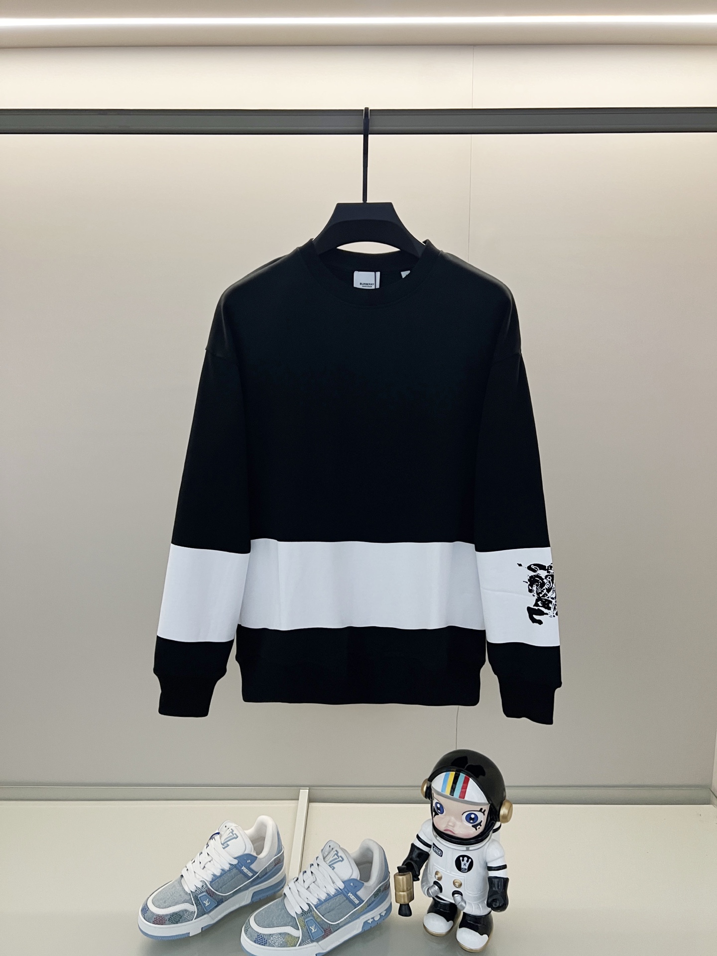 75_Burberry Crewneck