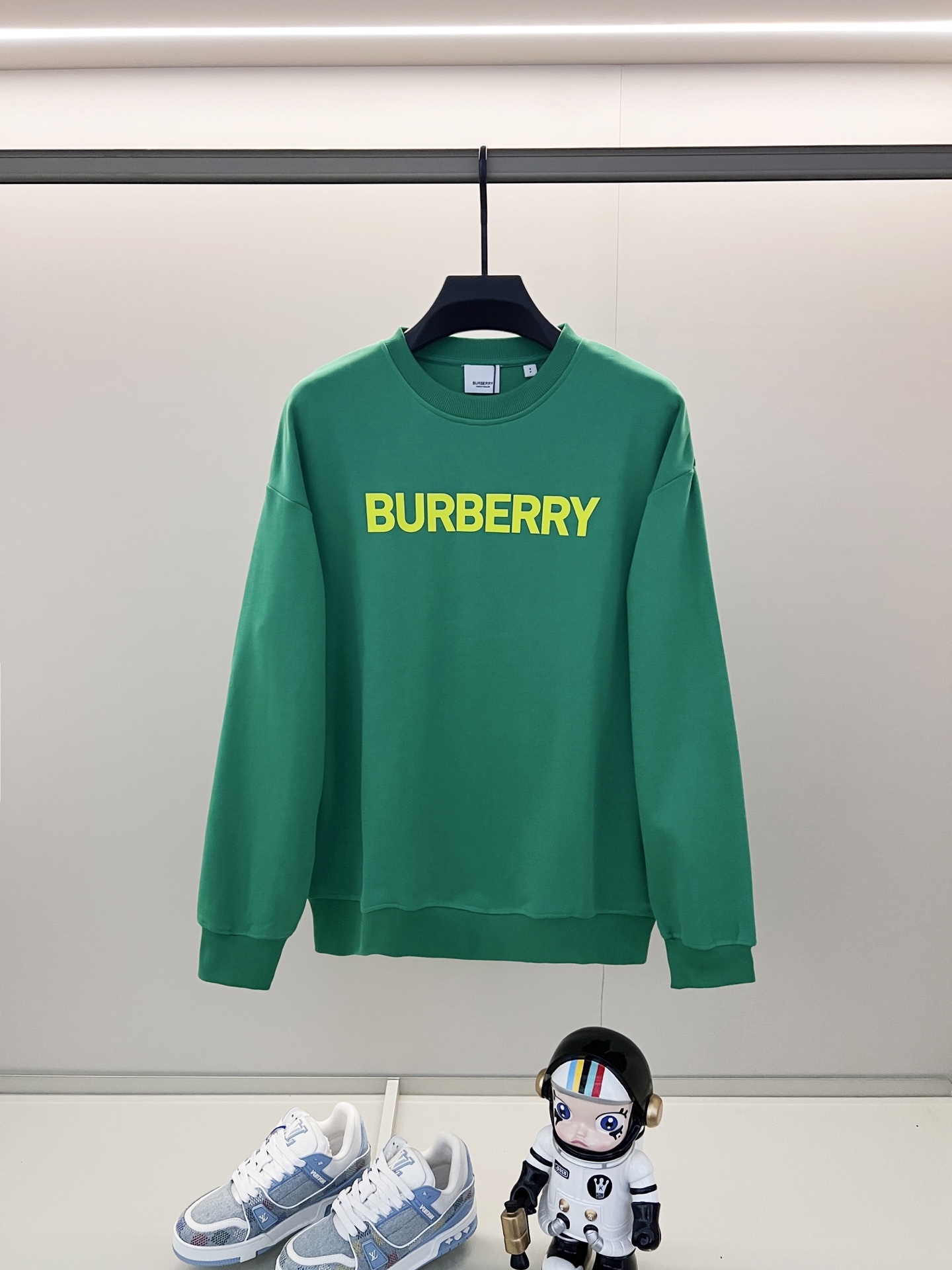 70_Burberry Crewneck