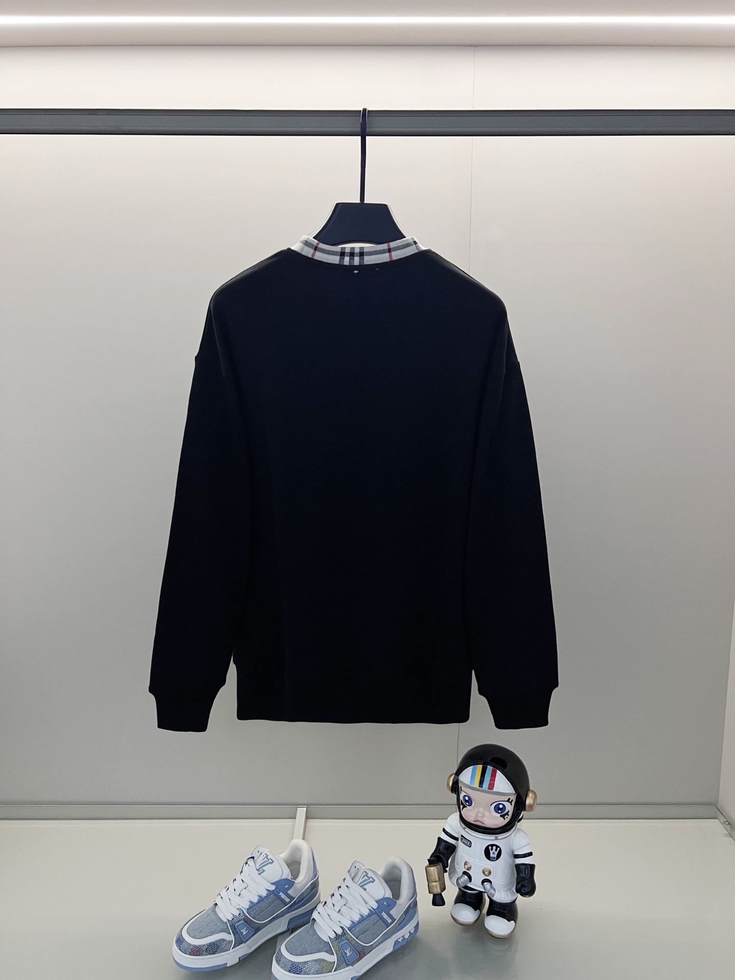 77_Burberry Crewneck