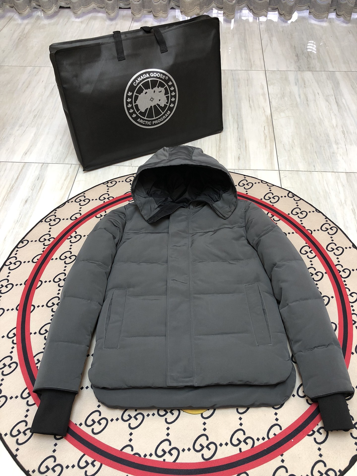 73_Canada Goose Down Jacket